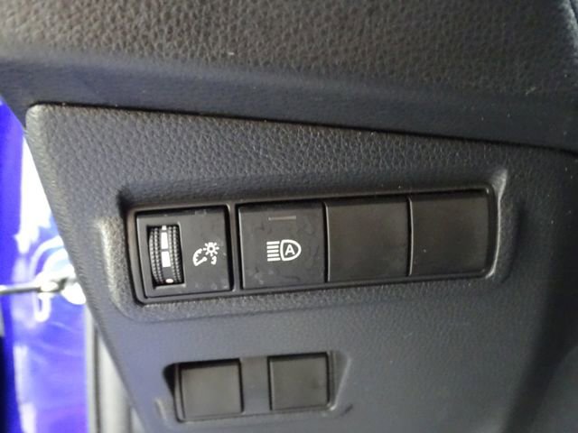 Used 2022 Toyota Corolla Cross XLE image 19