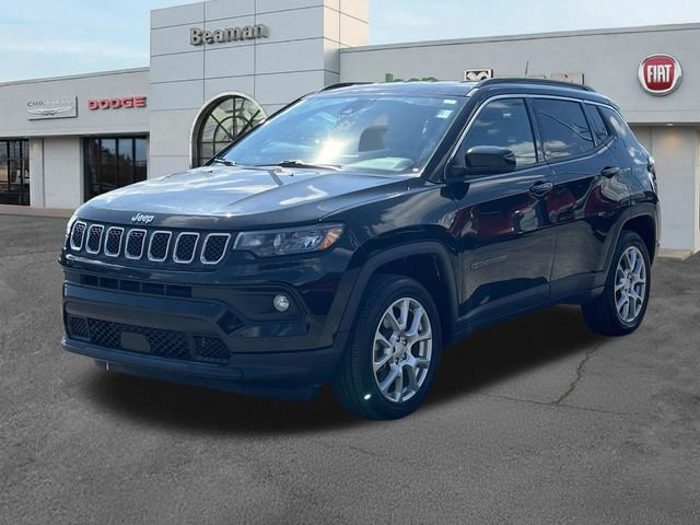 Used 2023 Jeep Compass Latitude AWD/4WD image 3