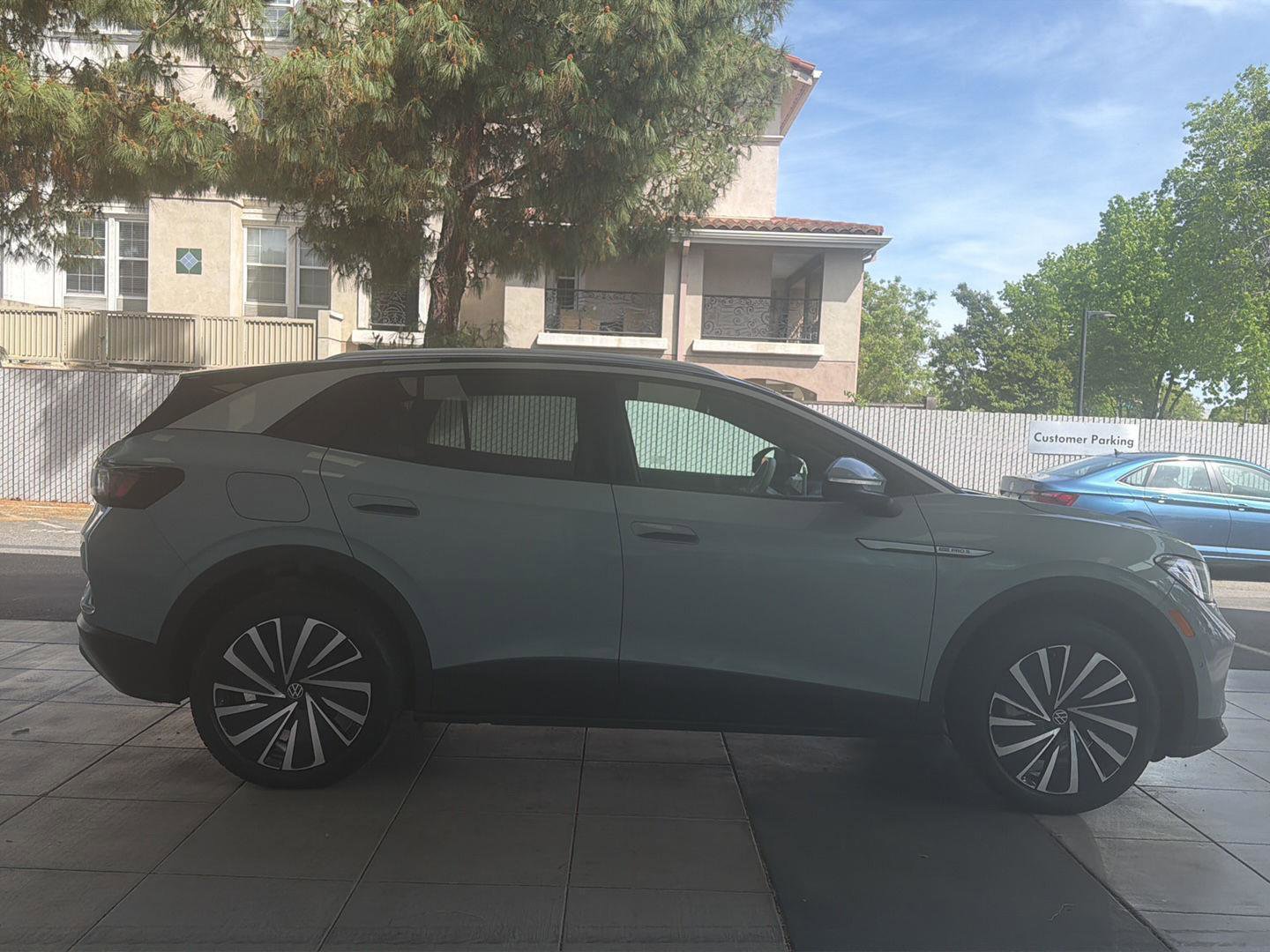 Used 2023 Volkswagen ID.4 Pro S Plus image 6