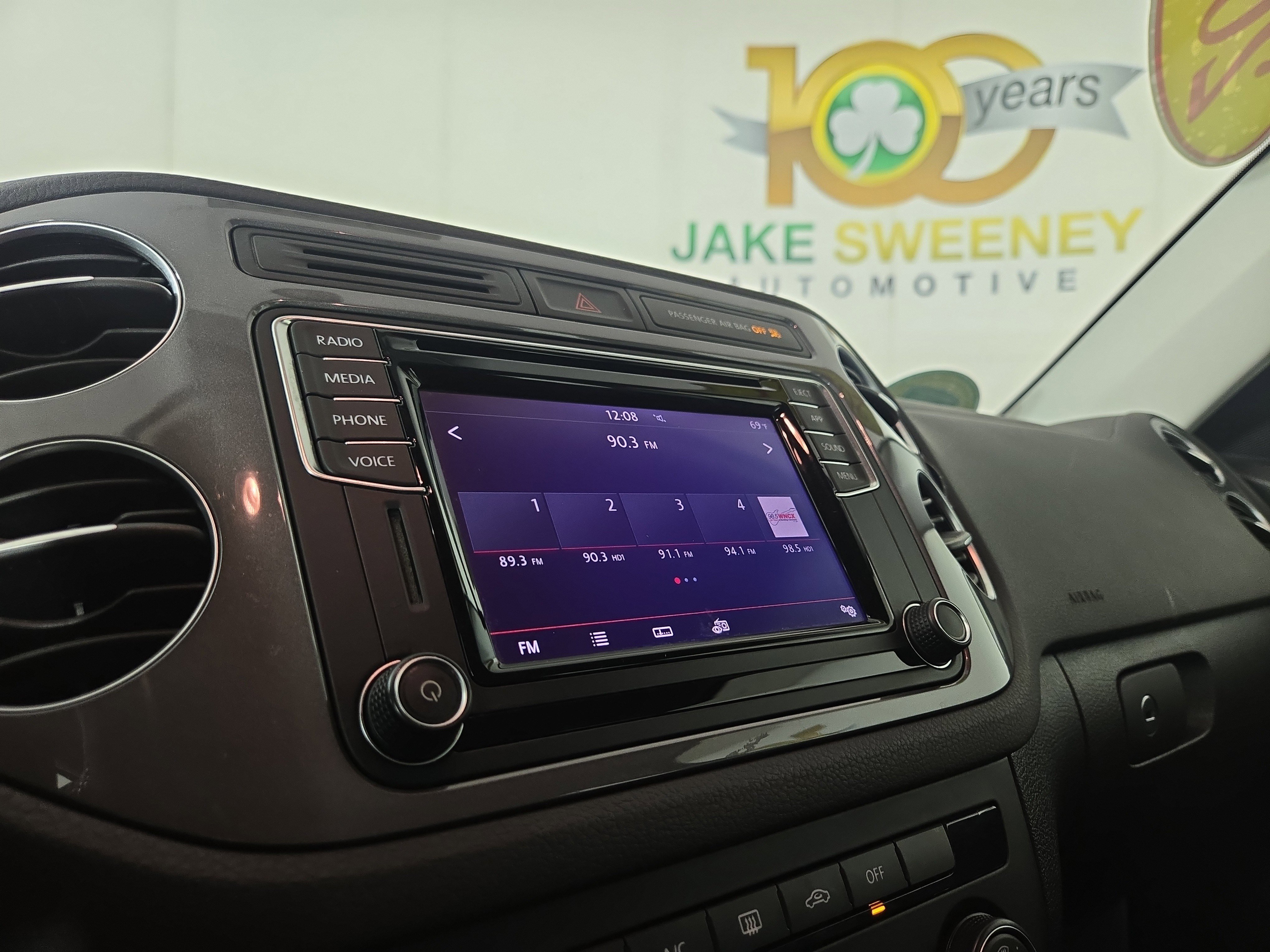 Used 2017 Volkswagen Tiguan Limited w/ Premium Package image 19