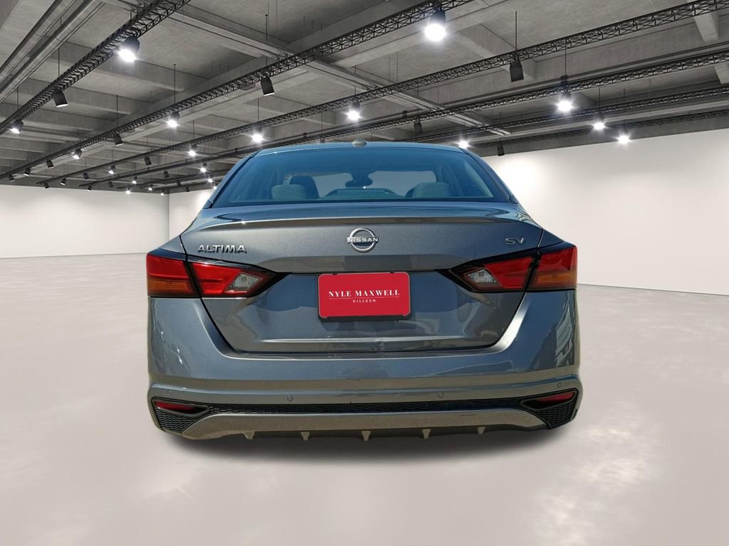 Used 2024 Nissan Altima 2.5 SV FWD image 15