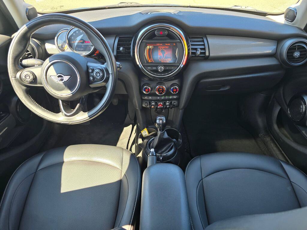 Used 2015 MINI Cooper 4-Door Hardtop FWD image 17