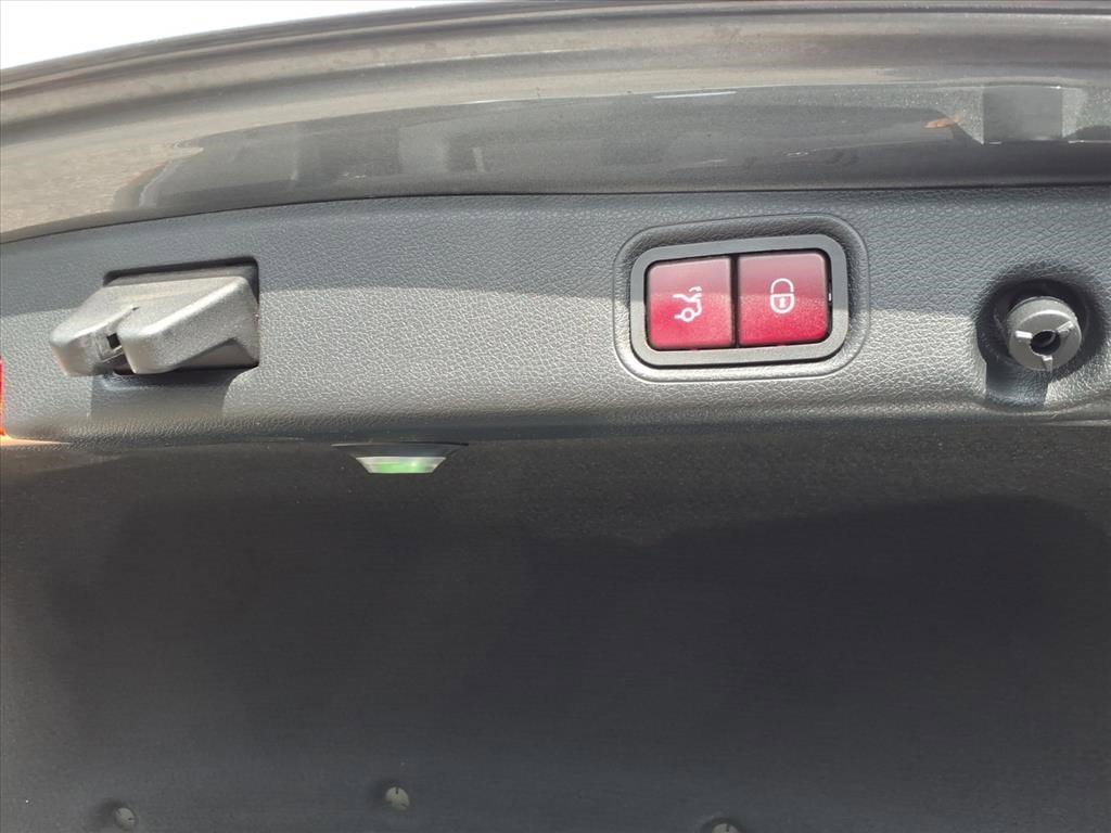 Used 2018 Mercedes-Benz E 300 4MATIC w/ Premium 1 Package image 12