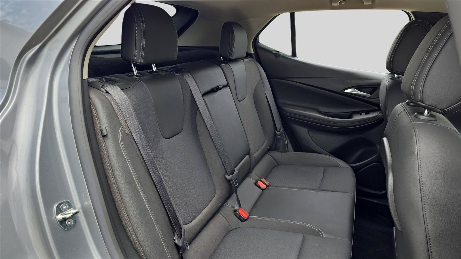 Used 2023 Buick Encore GX Select w/ Sport Touring Package FWD image 18
