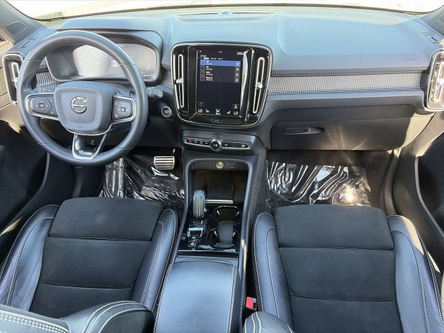 Used 2022 Volvo XC40 T5 R-Design w/ Advanced Package AWD/4WD image 16