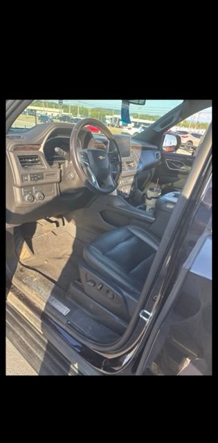 Used 2023 Chevrolet Tahoe LT w/ Luxury Package AWD/4WD image 2