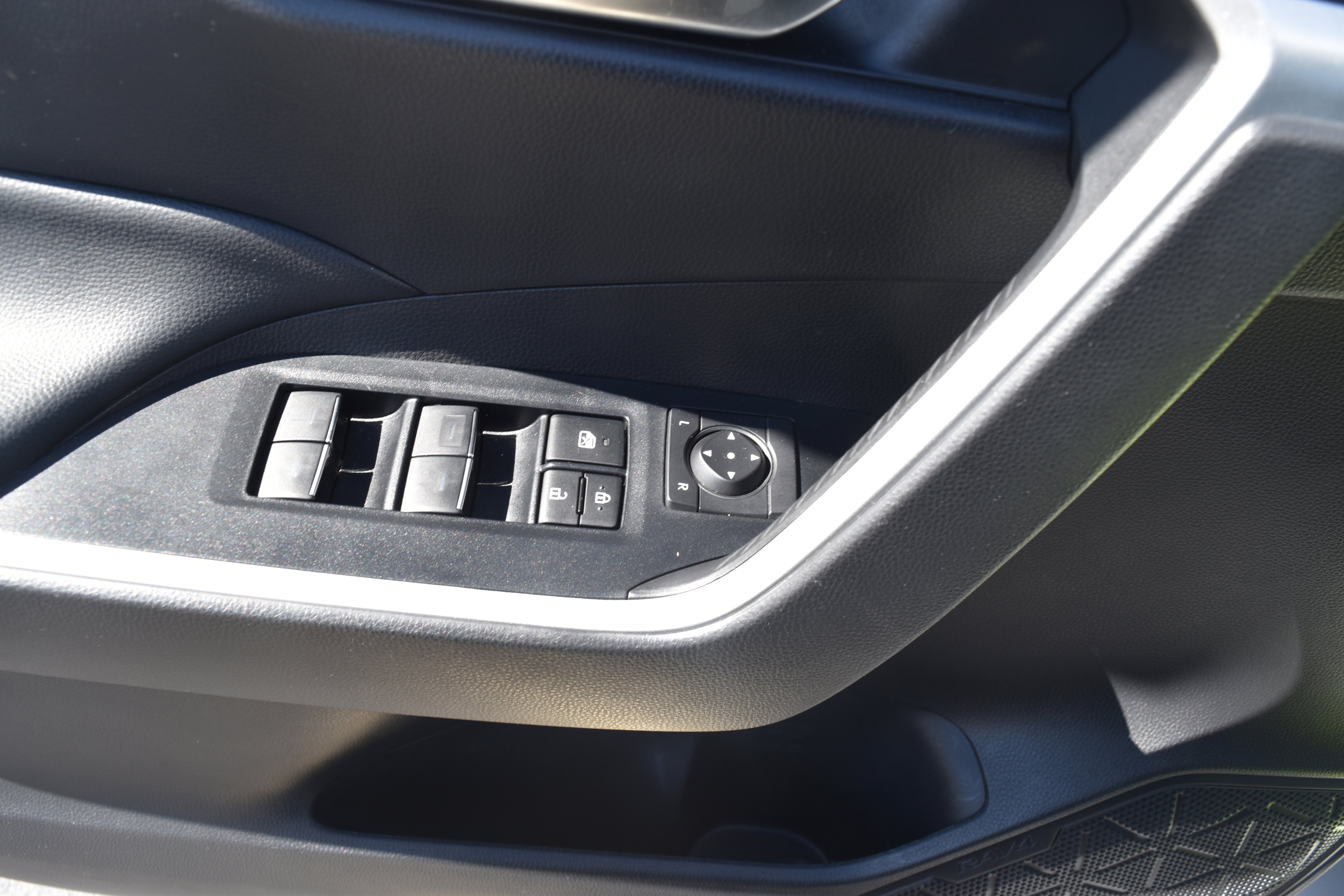 Used 2022 Toyota RAV4 XLE AWD/4WD image 14