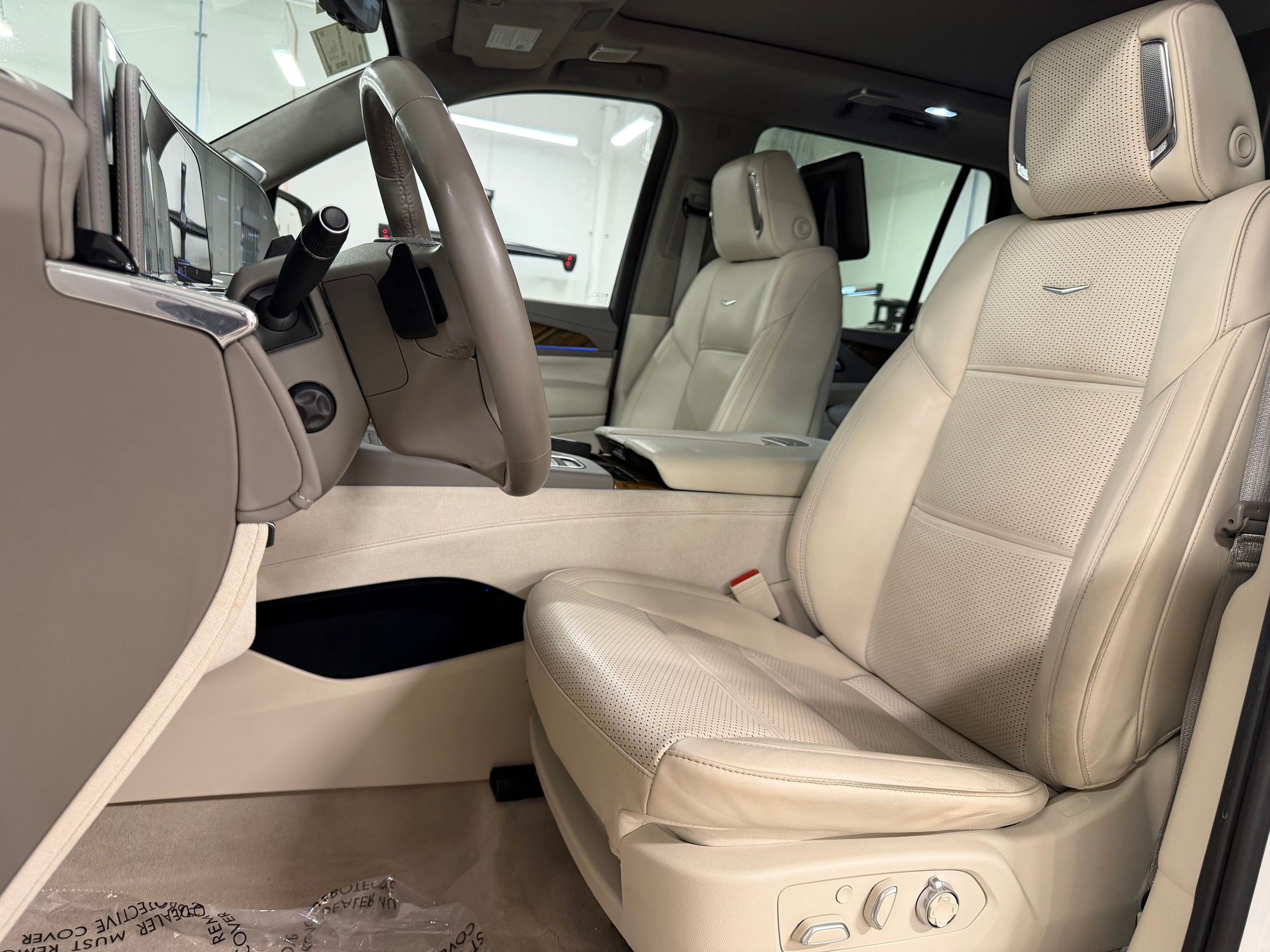 Certified 2023 Cadillac Escalade Sport Platinum w/ LPO, ONYX Package AWD/4WD image 5