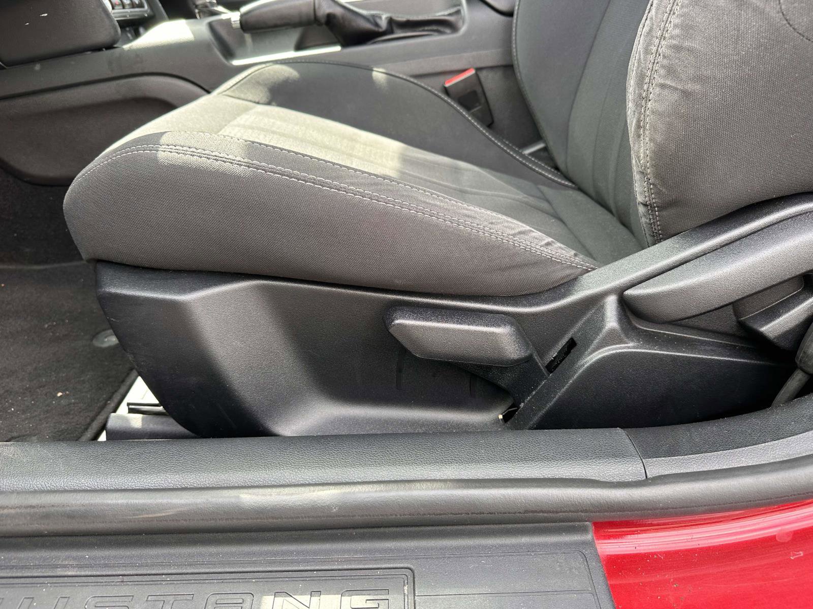 Used 2019 Ford Mustang Coupe RWD image 12