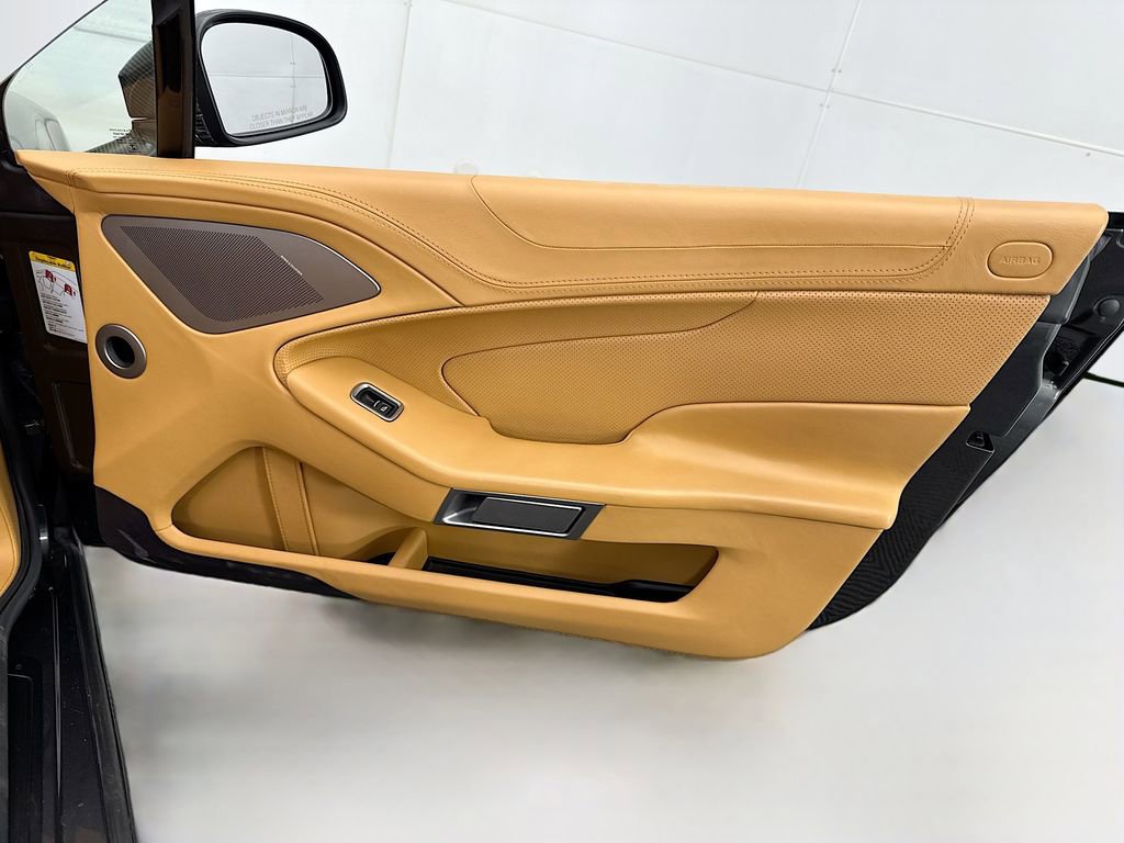 Used 2014 Aston Martin Vanquish Volante image 31
