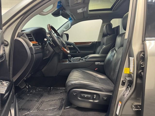 Used 2019 Lexus LX 570 4WD w/ Luxury Package image 11