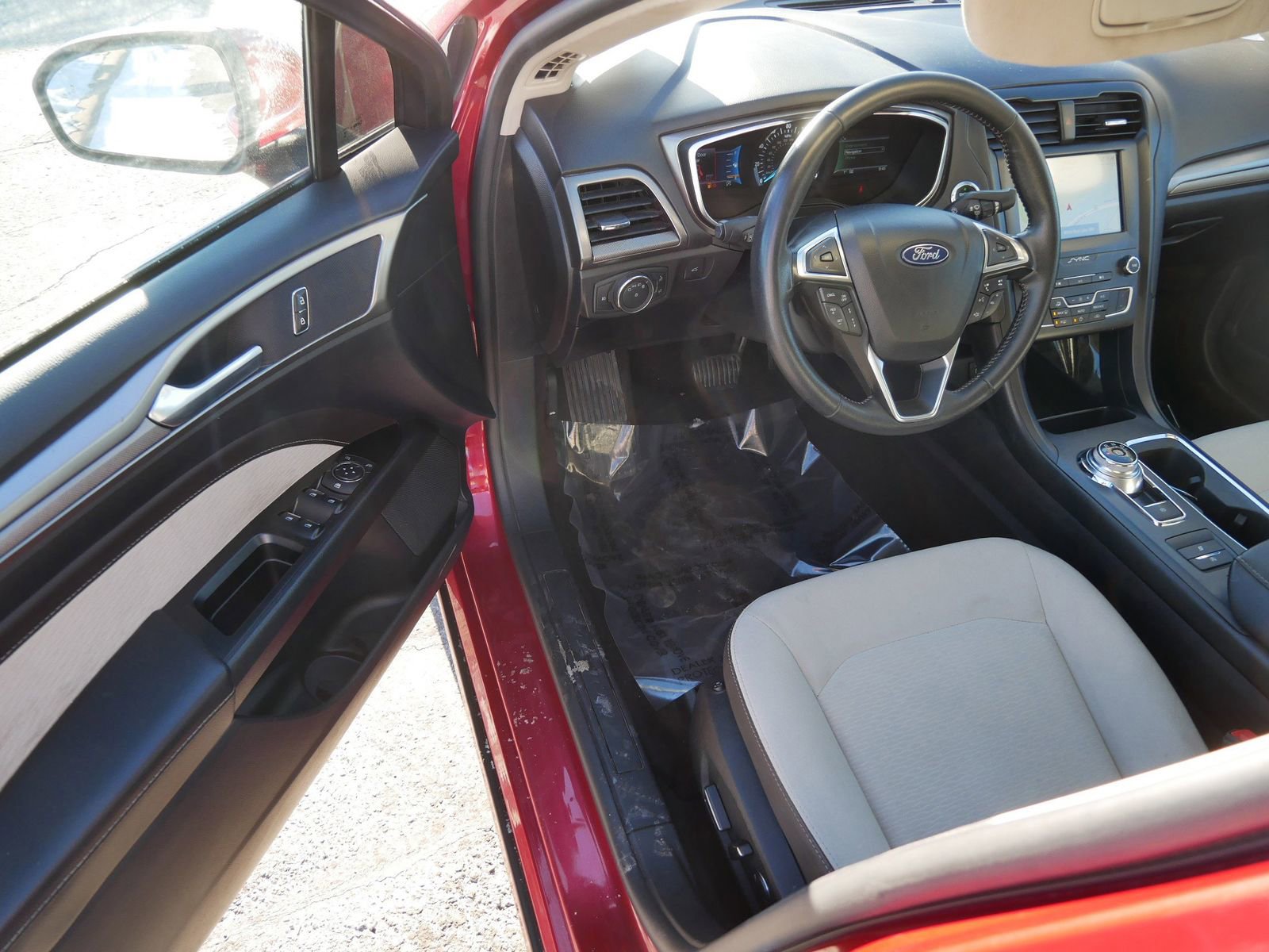 Used 2020 Ford Fusion SE w/ Equipment Group 151A image 9