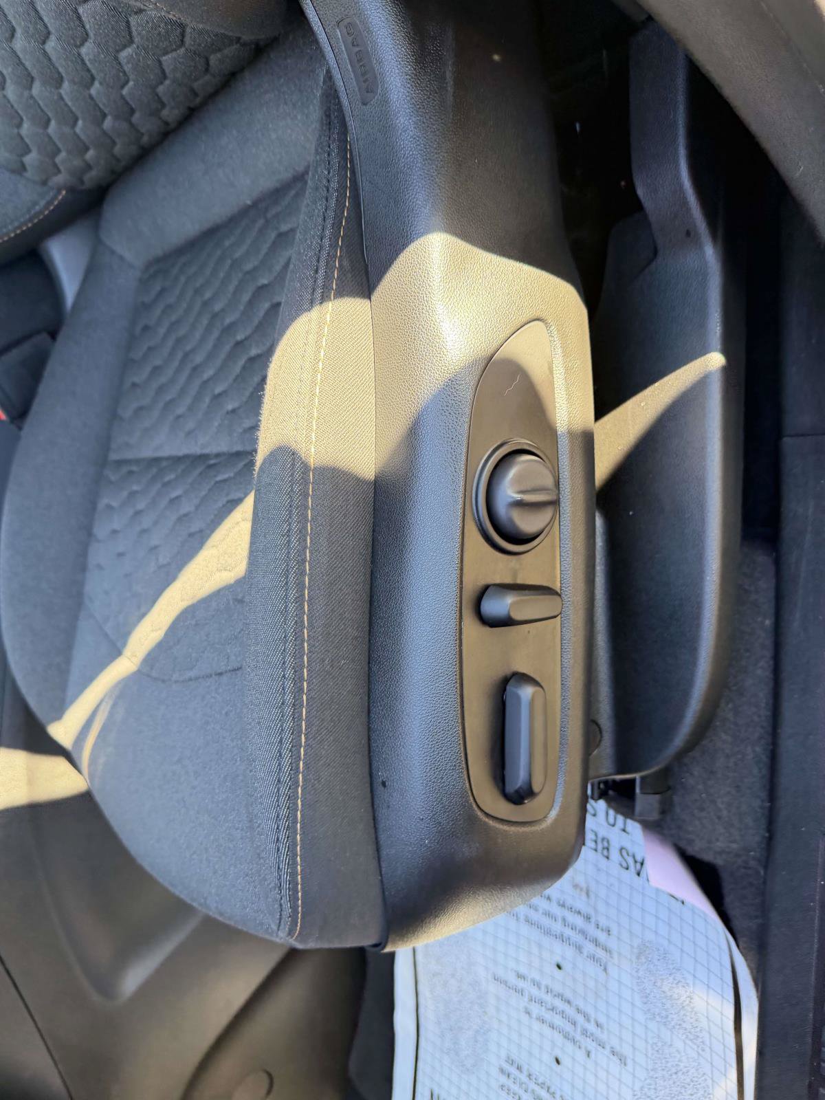 Used 2021 Chevrolet Equinox LT AWD/4WD image 16