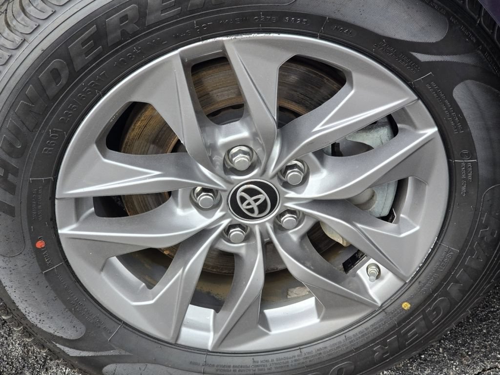 Certified 2024 Toyota Sienna XLE FWD image 9