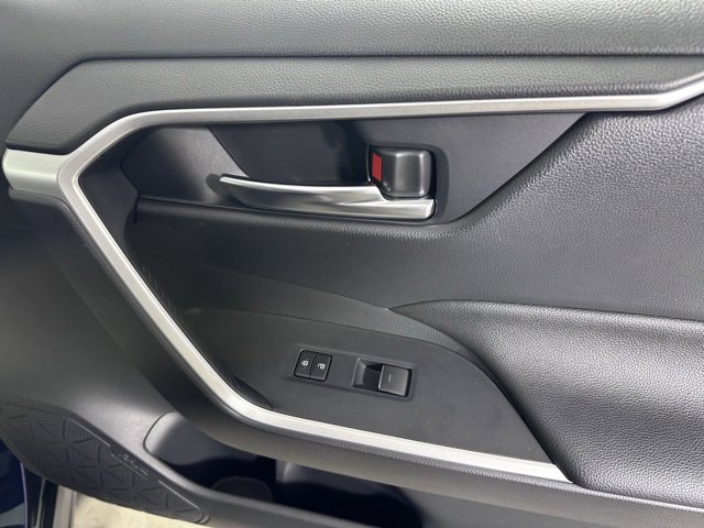 Used 2023 Toyota RAV4 SE image 10