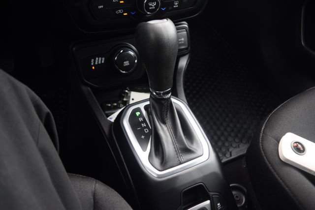 Used 2019 Jeep Renegade Latitude w/ Cold Weather Group AWD/4WD image 11