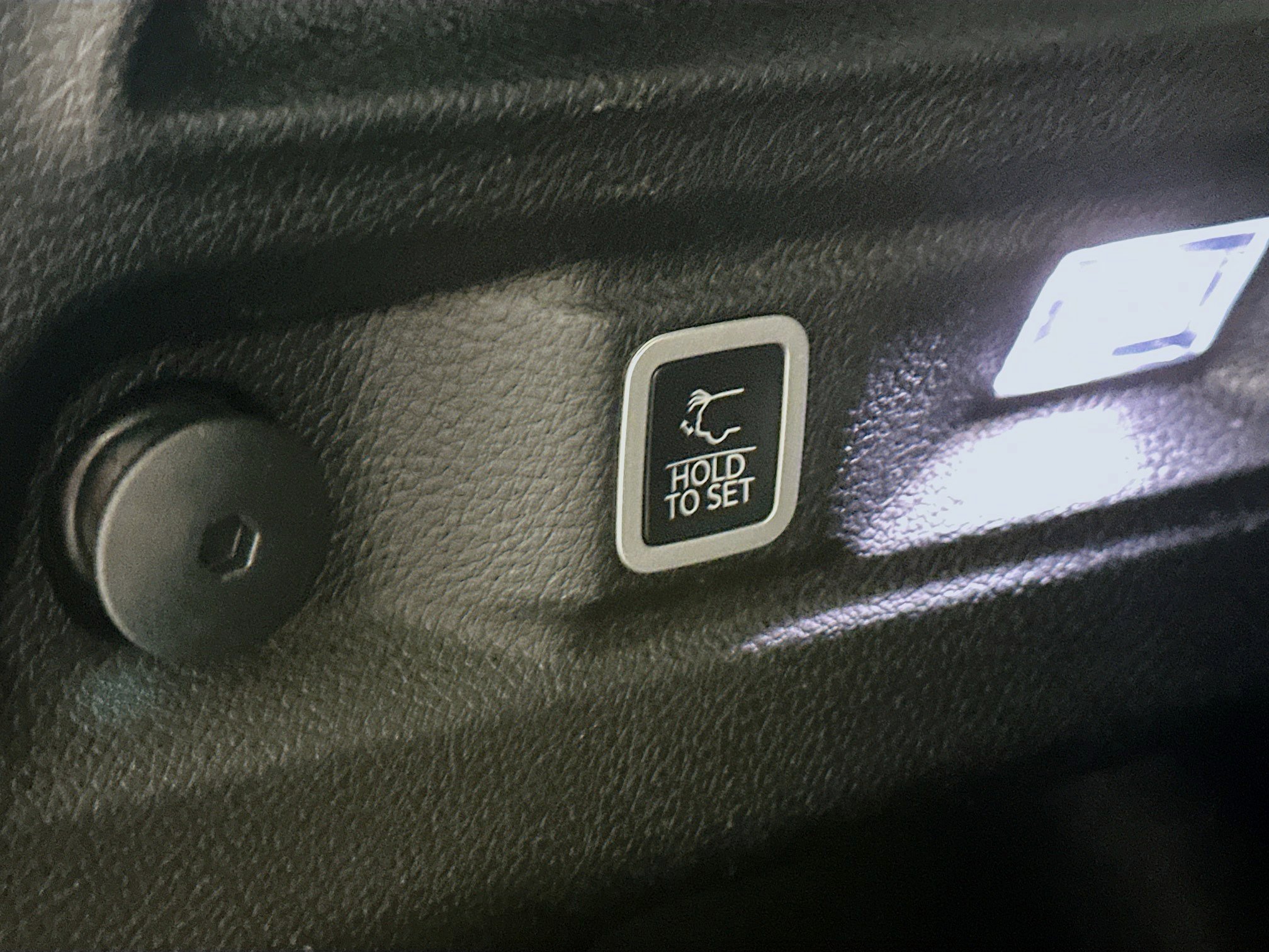 Used 2024 Jeep Grand Cherokee L Limited w/ Luxury Tech Group II image 33