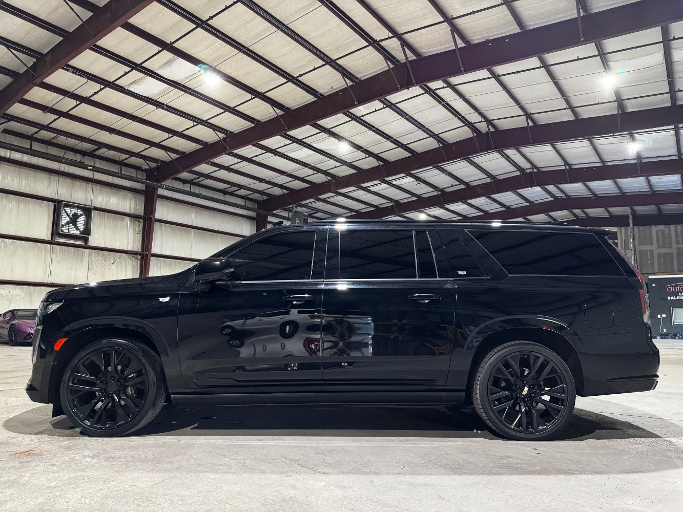 Used 2021 Cadillac Escalade ESV Sport Platinum w/ LPO, ONYX Package image 8
