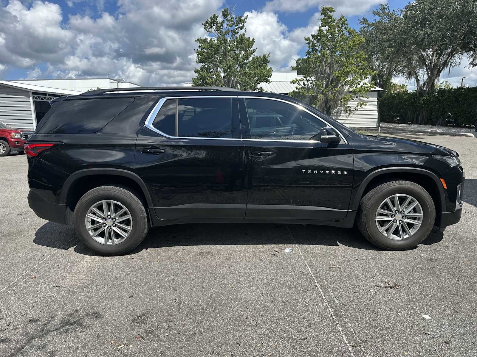 Used 2023 Chevrolet Traverse LT FWD image 7
