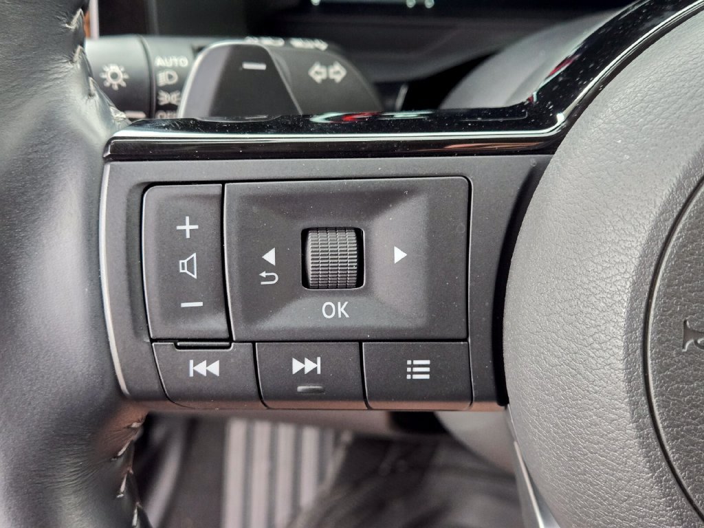 Certified 2025 Nissan Pathfinder Platinum w/ Lighting Package (N93) FWD image 32