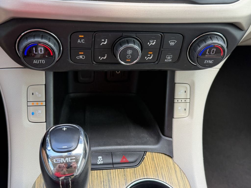 Used 2019 GMC Acadia Denali w/ Technology Package FWD image 28