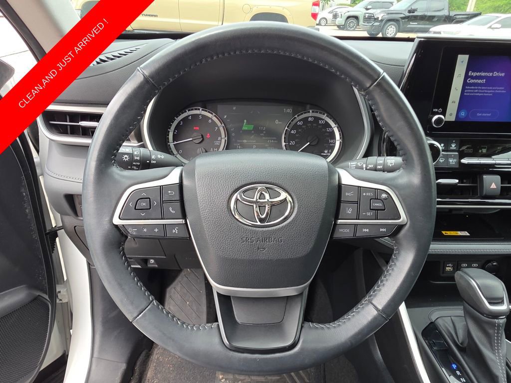 Used 2023 Toyota Highlander XLE image 31