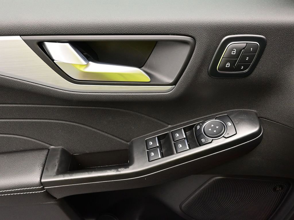 New 2026 Ford Escape SE w/ PHEV Premium Package image 16
