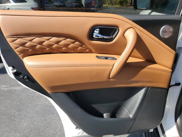 Used 2024 INFINITI QX80 Sensory AWD/4WD image 9