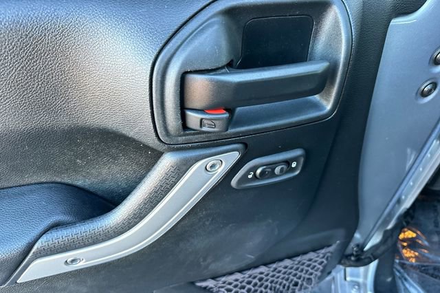 Used 2017 Jeep Wrangler Unlimited Sahara w/ Connectivity Group image 12