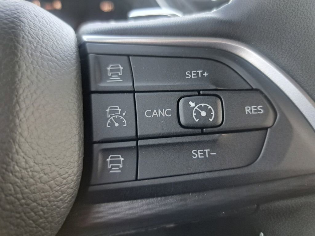 New 2025 Jeep Grand Cherokee L Laredo image 12