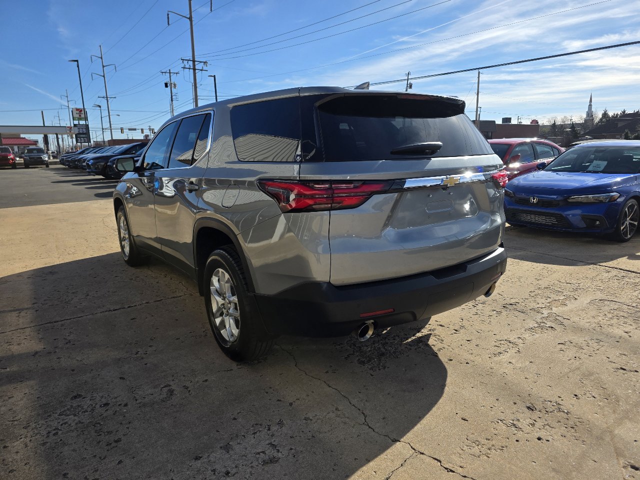 Used 2023 Chevrolet Traverse LS w/ Safety Package image 6