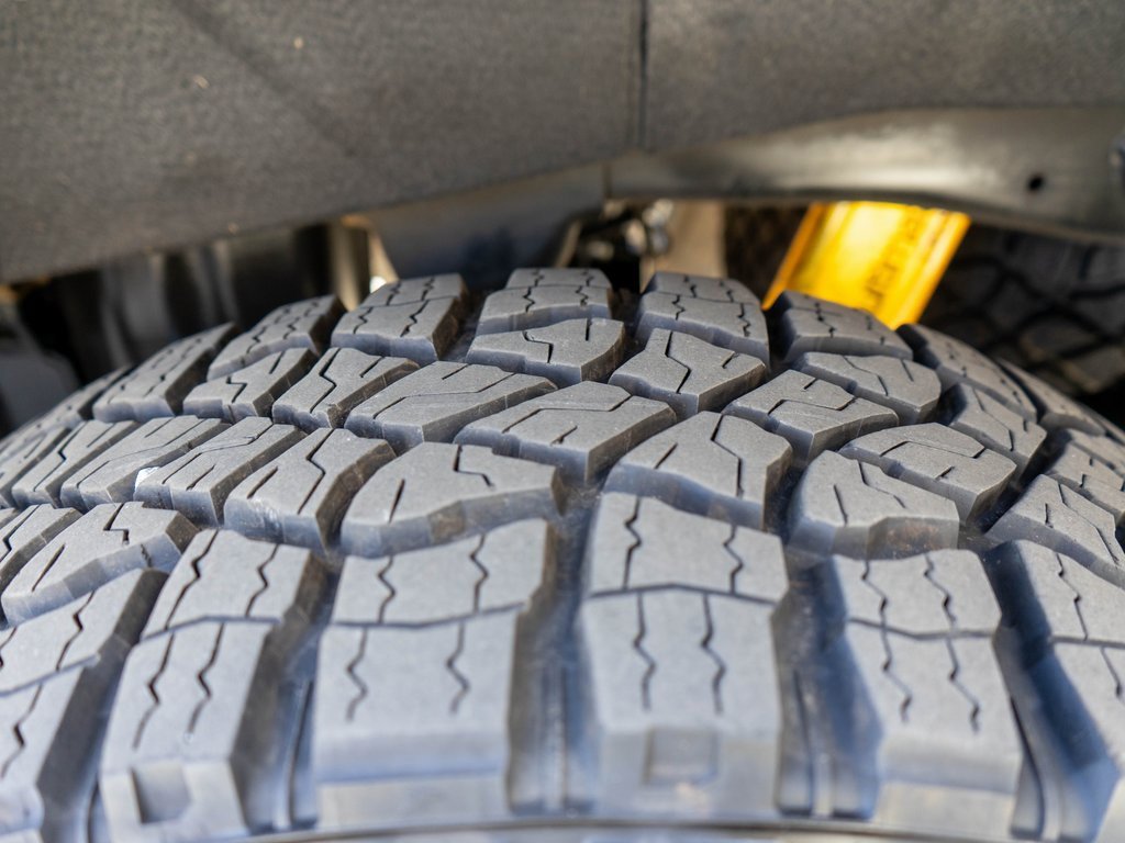 Used 2025 GMC Sierra 2500 AT4X image 35