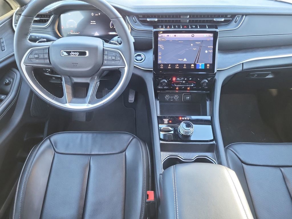 Used 2025 Jeep Grand Cherokee Limited w/ Luxury Tech Group II image 32