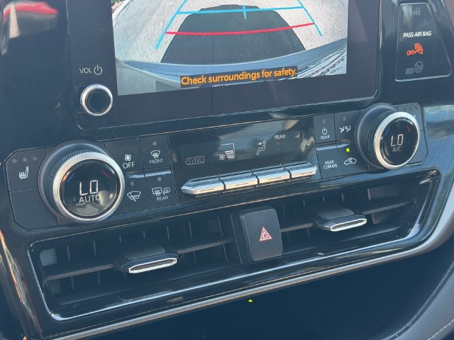 Used 2023 Toyota Highlander XLE FWD image 27