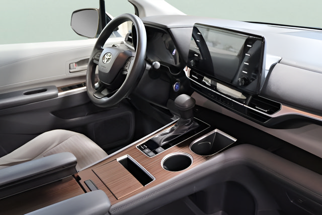 Used 2022 Toyota Sienna LE FWD image 18