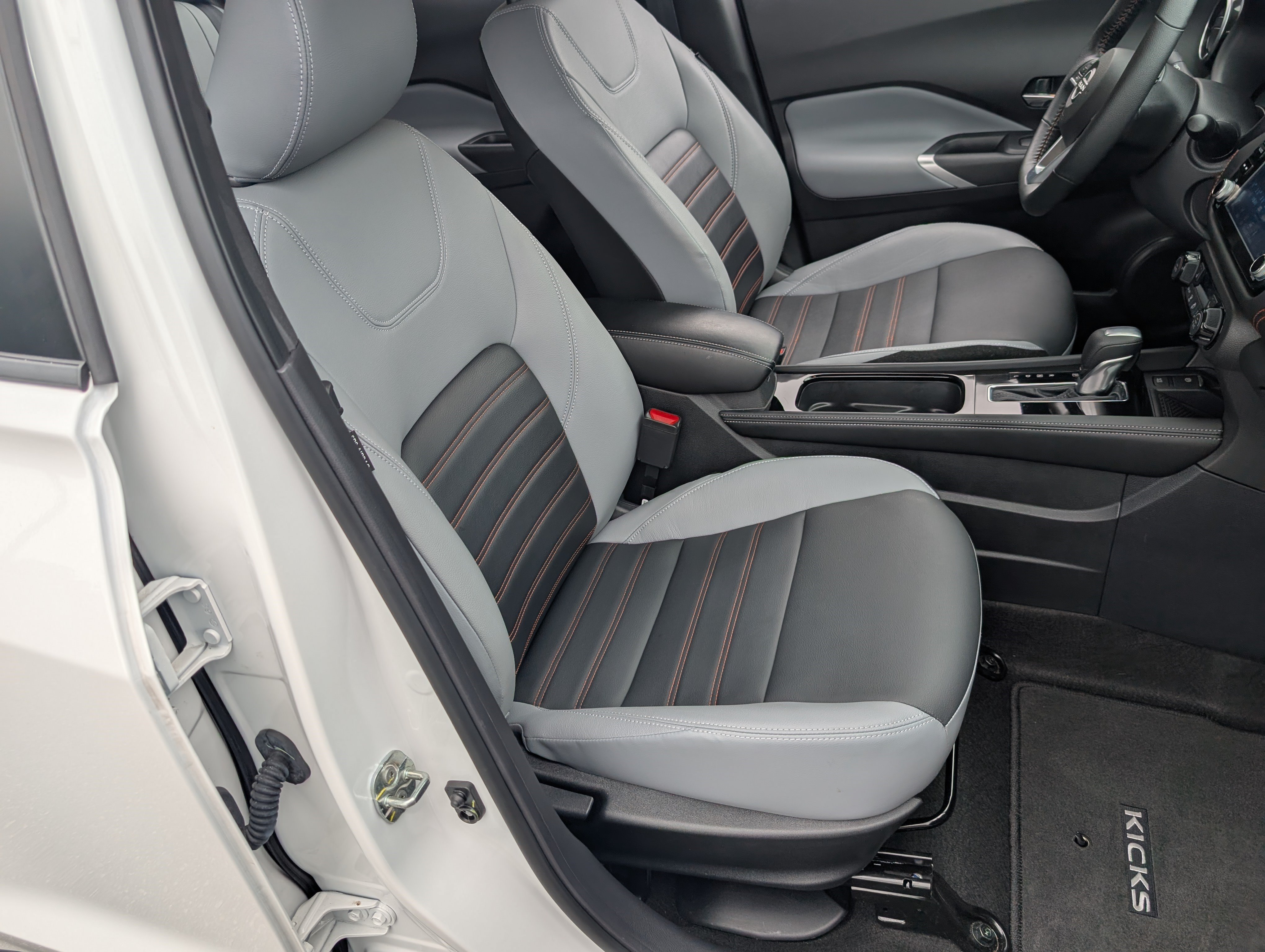 Used 2024 Nissan Kicks SR w/ SR Premium Package FWD image 20