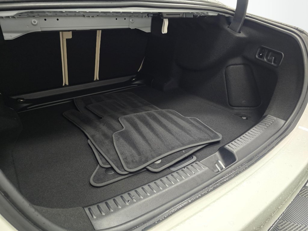 Used 2024 Mercedes-Benz E 350 4MATIC Sedan image 21