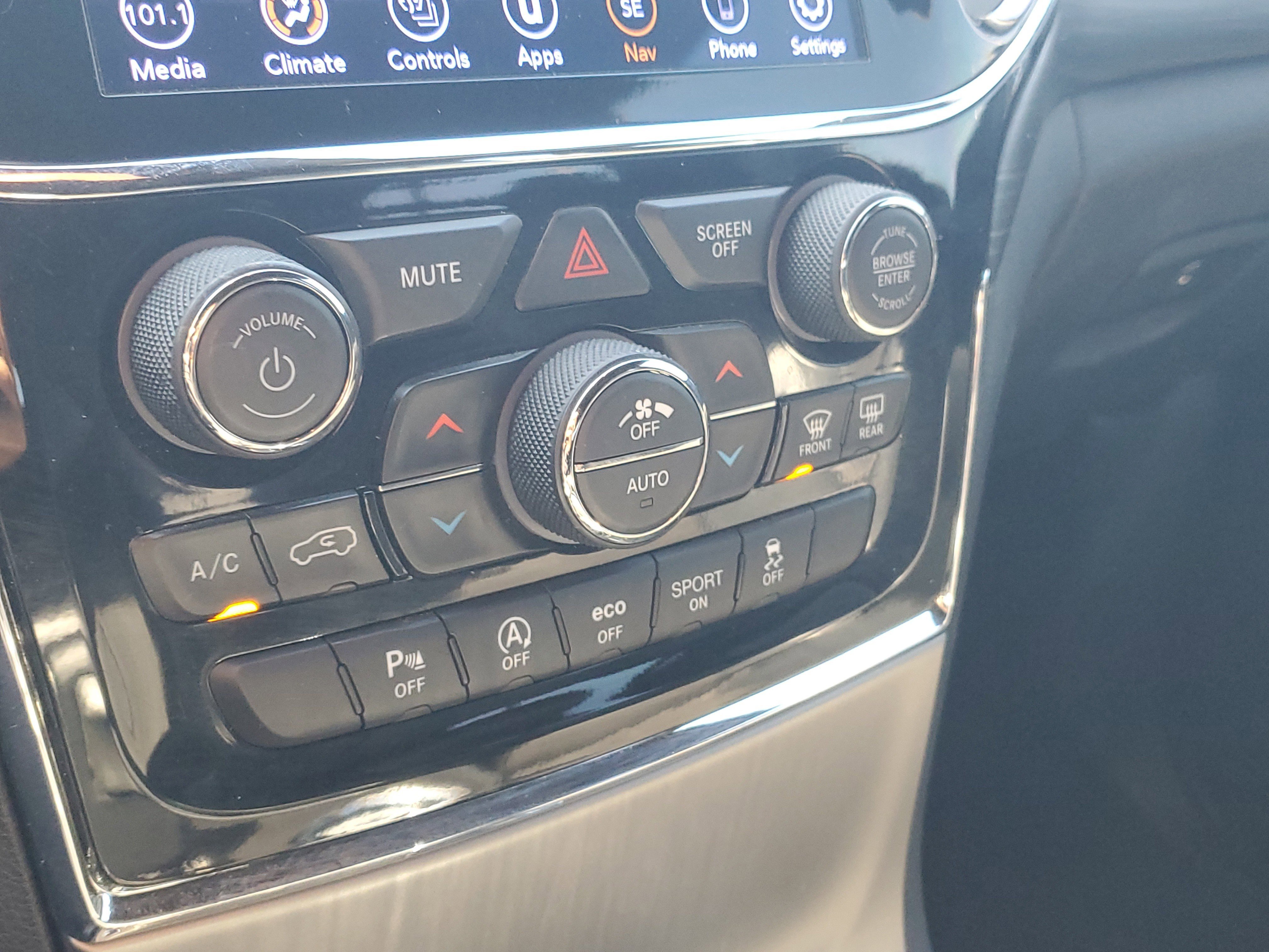 Used 2020 Jeep Grand Cherokee Altitude image 23