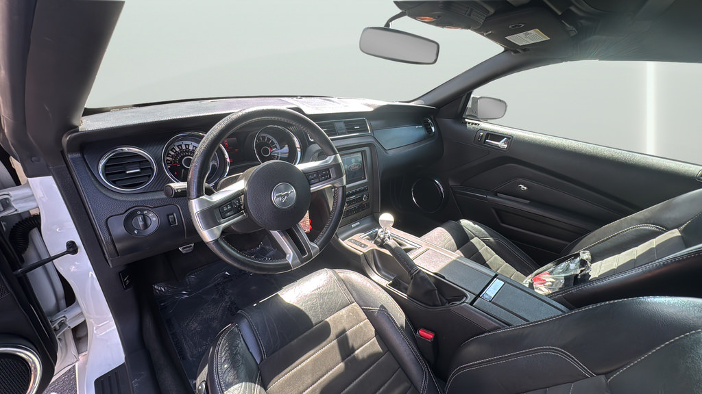 Used 2013 Ford Mustang GT Premium w/ Electronics Pkg RWD image 31