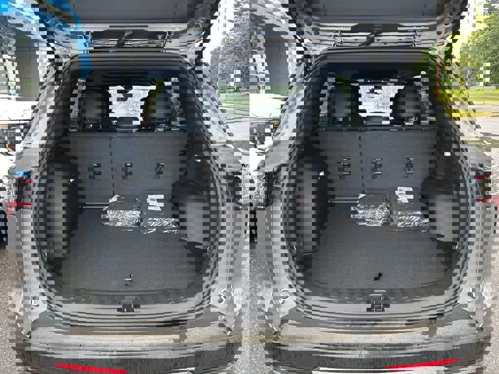 New 2025 Chevrolet Equinox ACTIV w/ Safety and Technology Package image 7