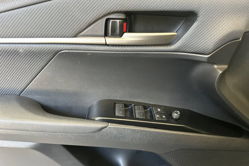 Used 2025 Toyota Camry SE FWD image 11