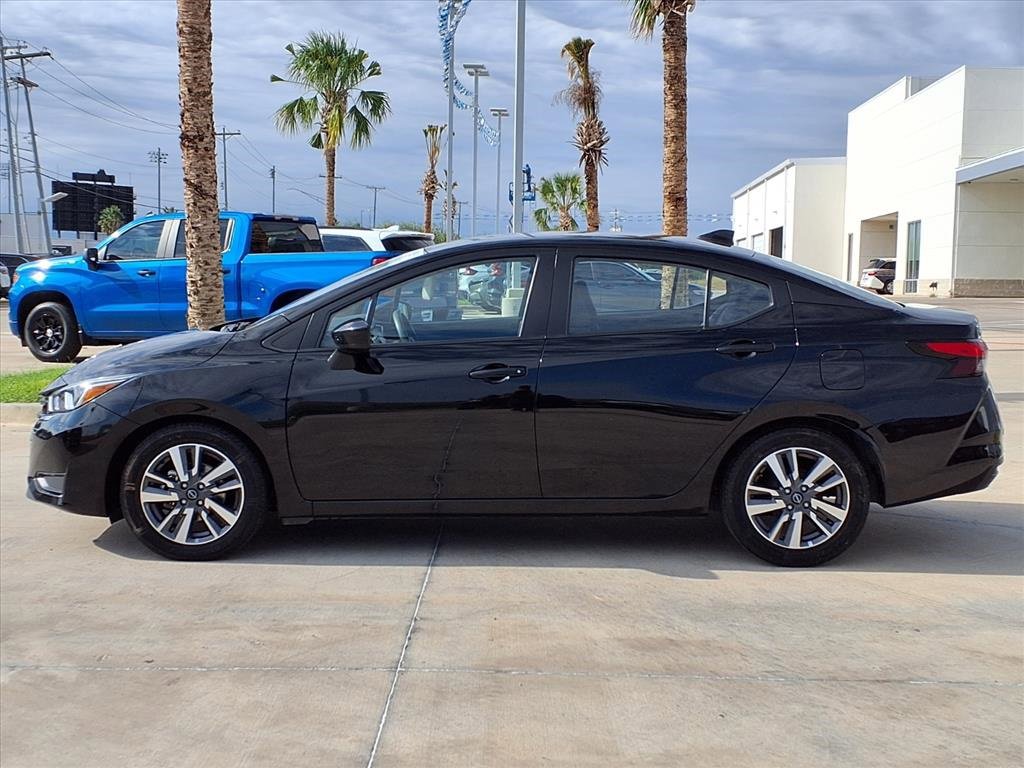 Used 2023 Nissan Versa SV image 4