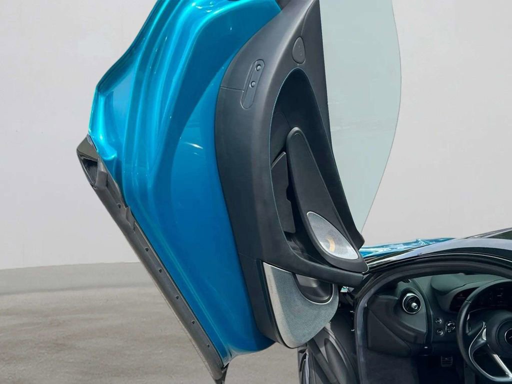 Used 2021 McLaren GT image 15