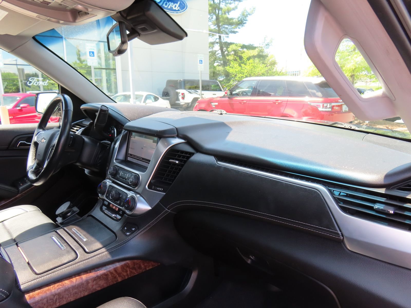 Used 2017 Chevrolet Suburban Premier AWD/4WD image 18
