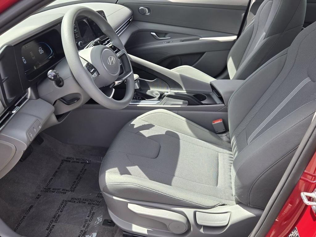 Used 2026 Hyundai Elantra SE FWD image 10
