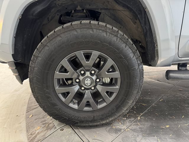Used 2020 Toyota Tacoma SR5 w/ SR5 Appearance Package (SM) RWD image 9
