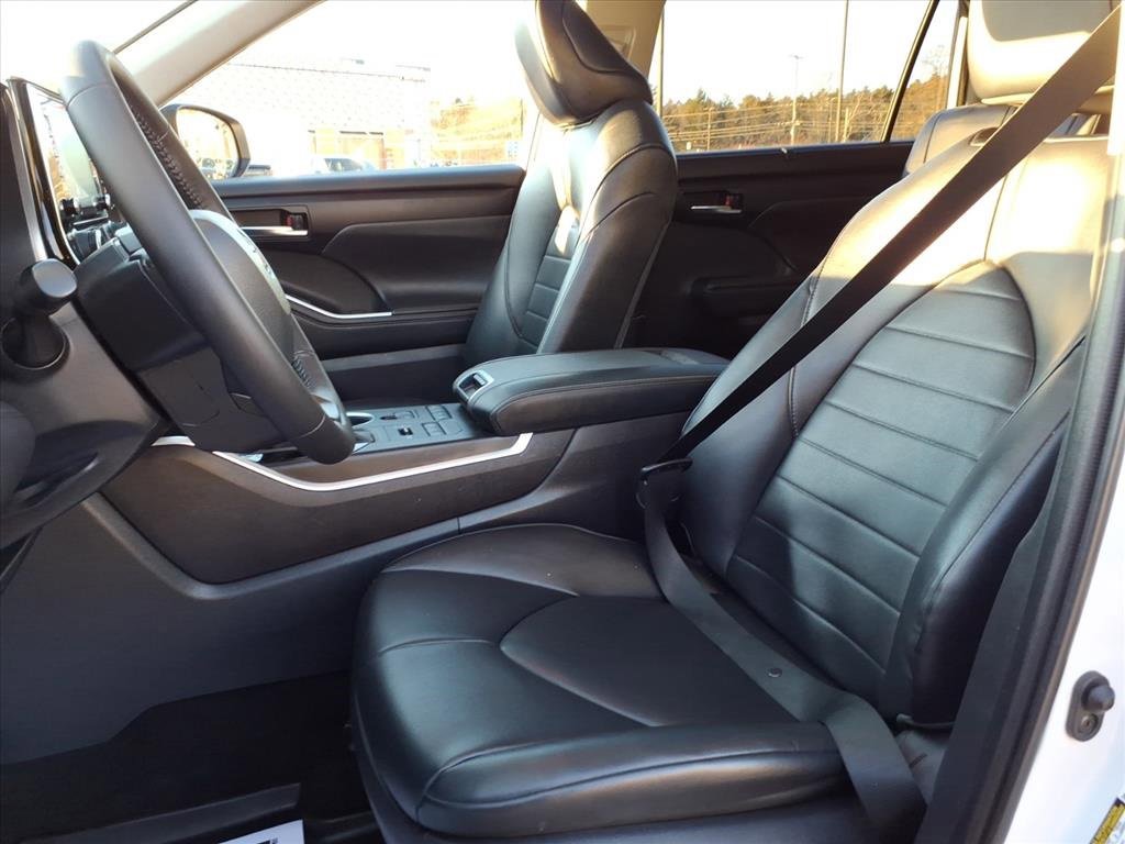 Used 2022 Toyota Highlander XLE image 14