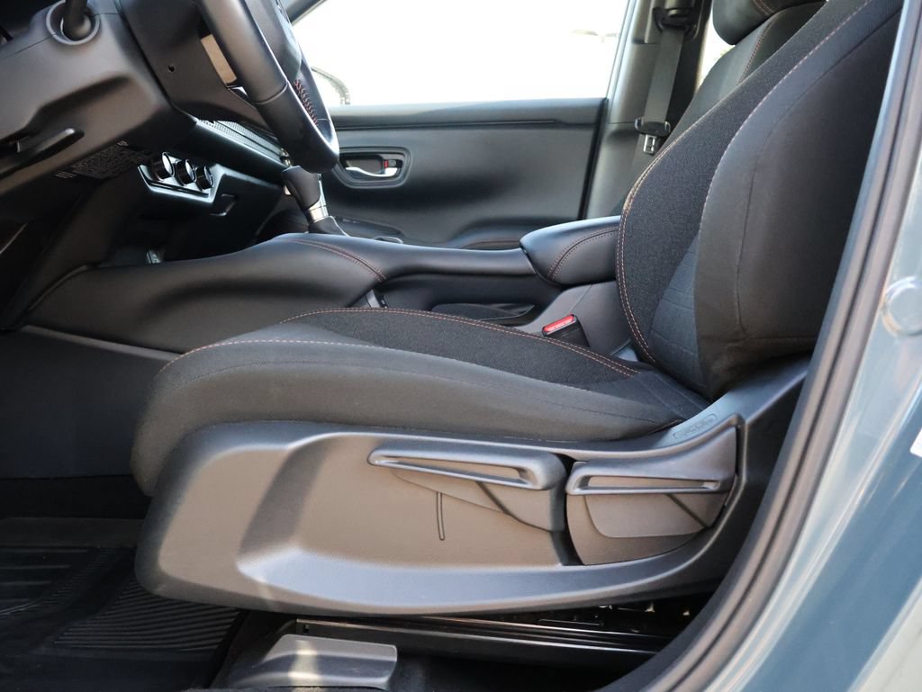 Certified 2025 Honda HR-V Sport image 30