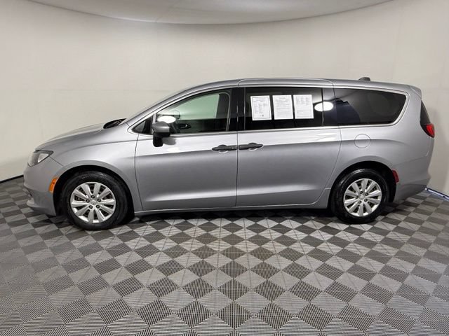 Used 2018 Chrysler Pacifica L FWD image 3