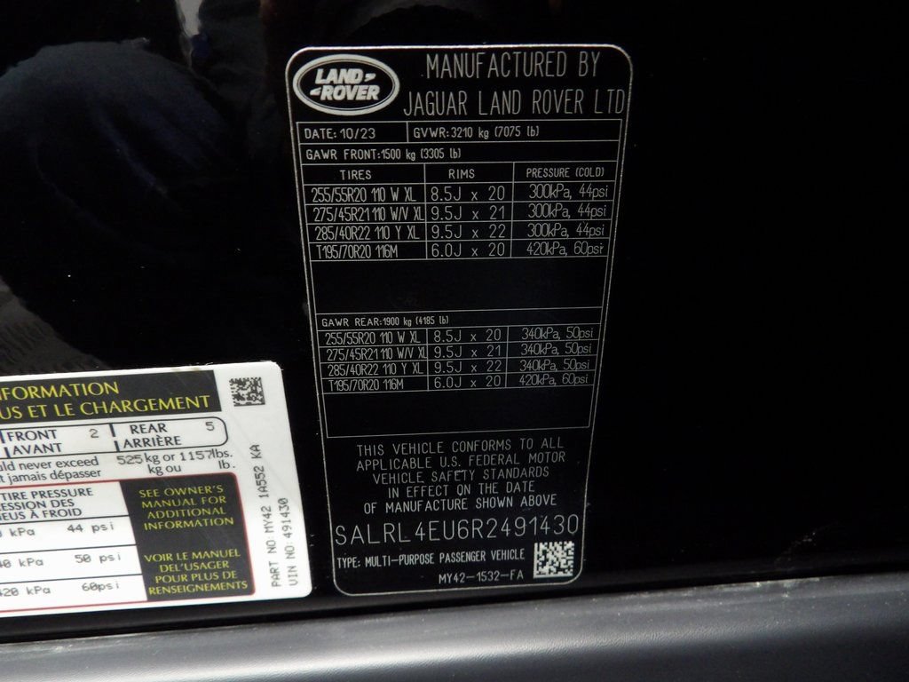 Used 2024 Land Rover Discovery Dynamic SE AWD/4WD image 50